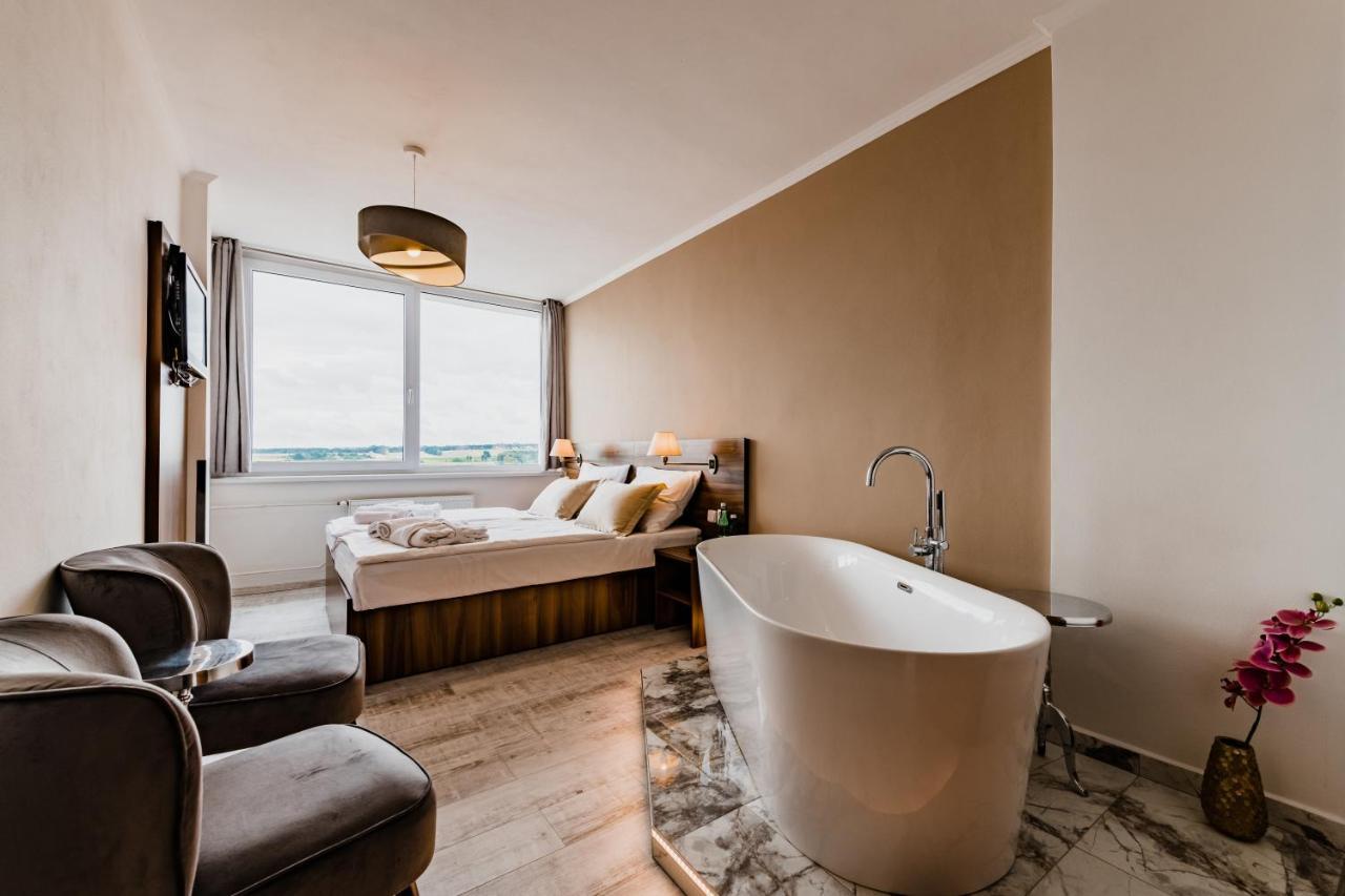 Hotel Palcat ターボル エクステリア 写真