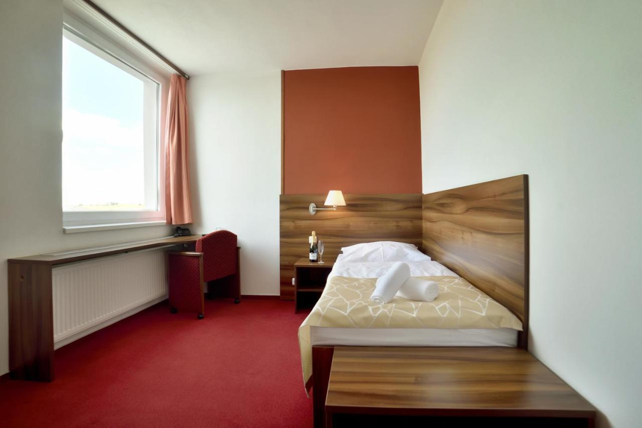 Hotel Palcat ターボル エクステリア 写真