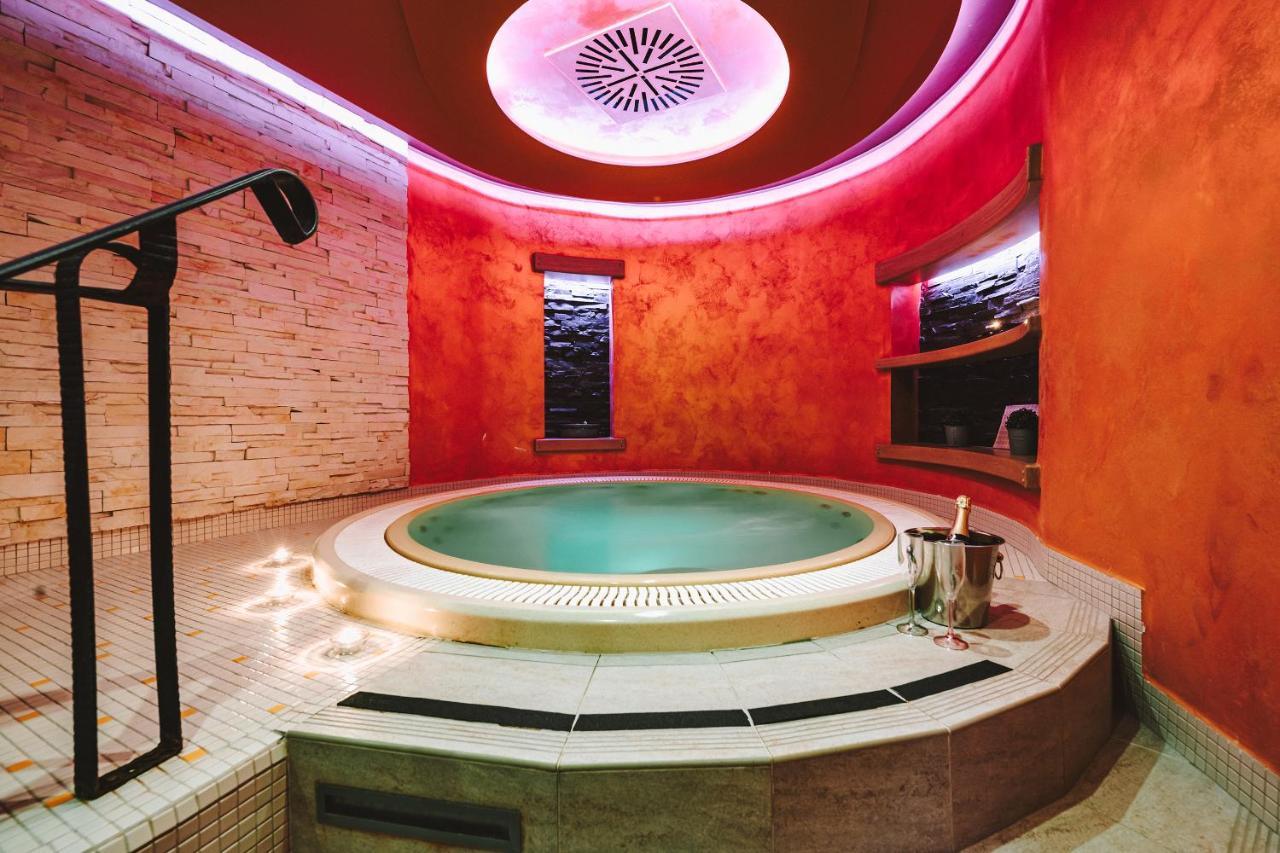 Hotel Palcat ターボル エクステリア 写真