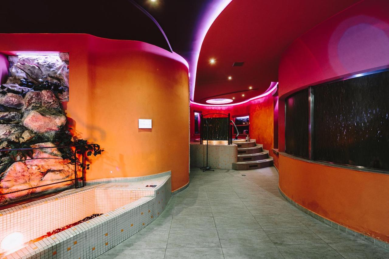 Hotel Palcat ターボル エクステリア 写真