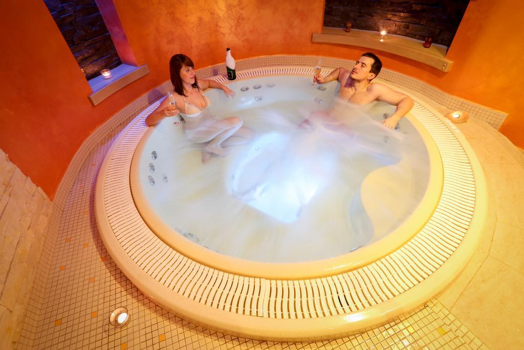 Hotel Palcat ターボル エクステリア 写真