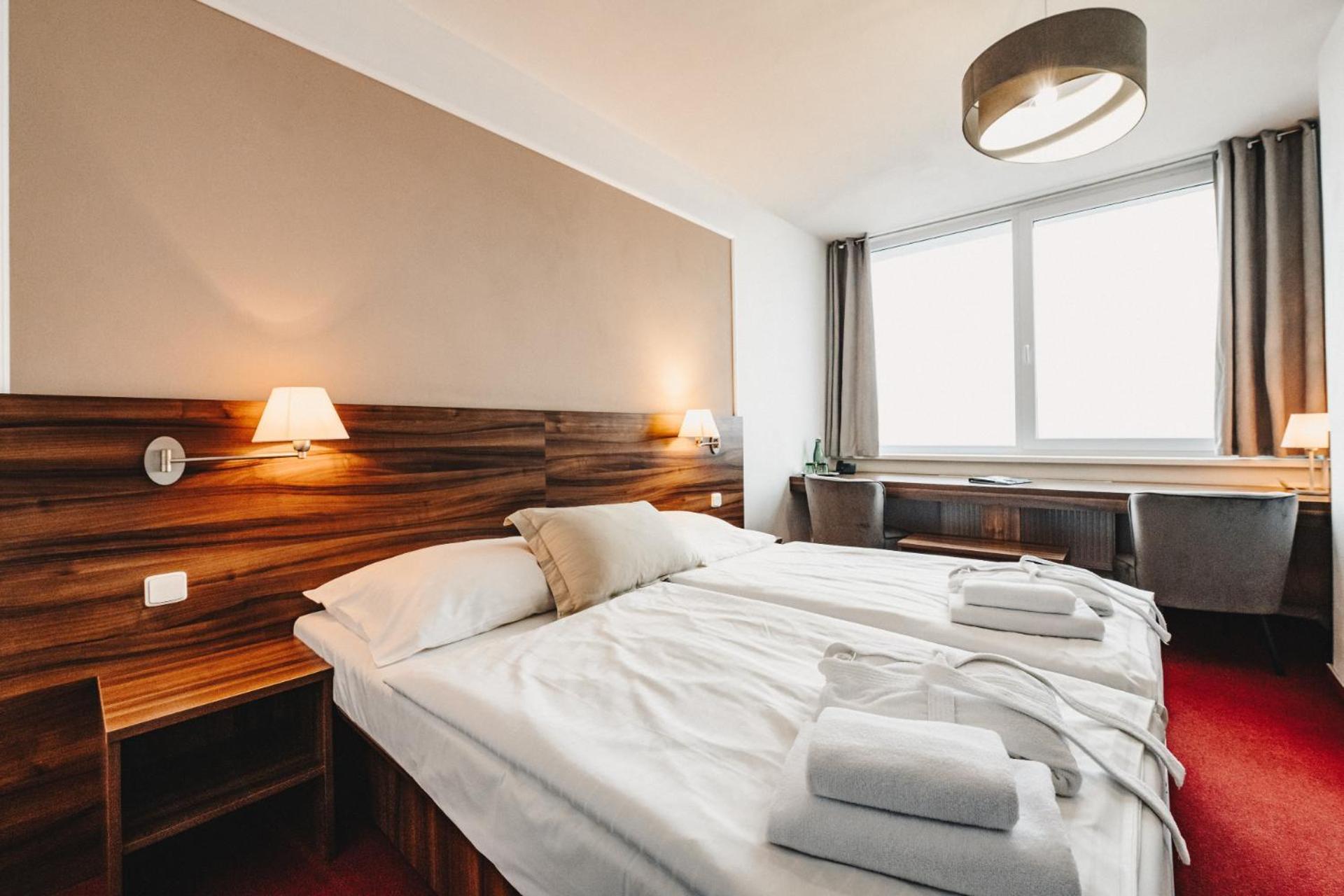 Hotel Palcat ターボル エクステリア 写真